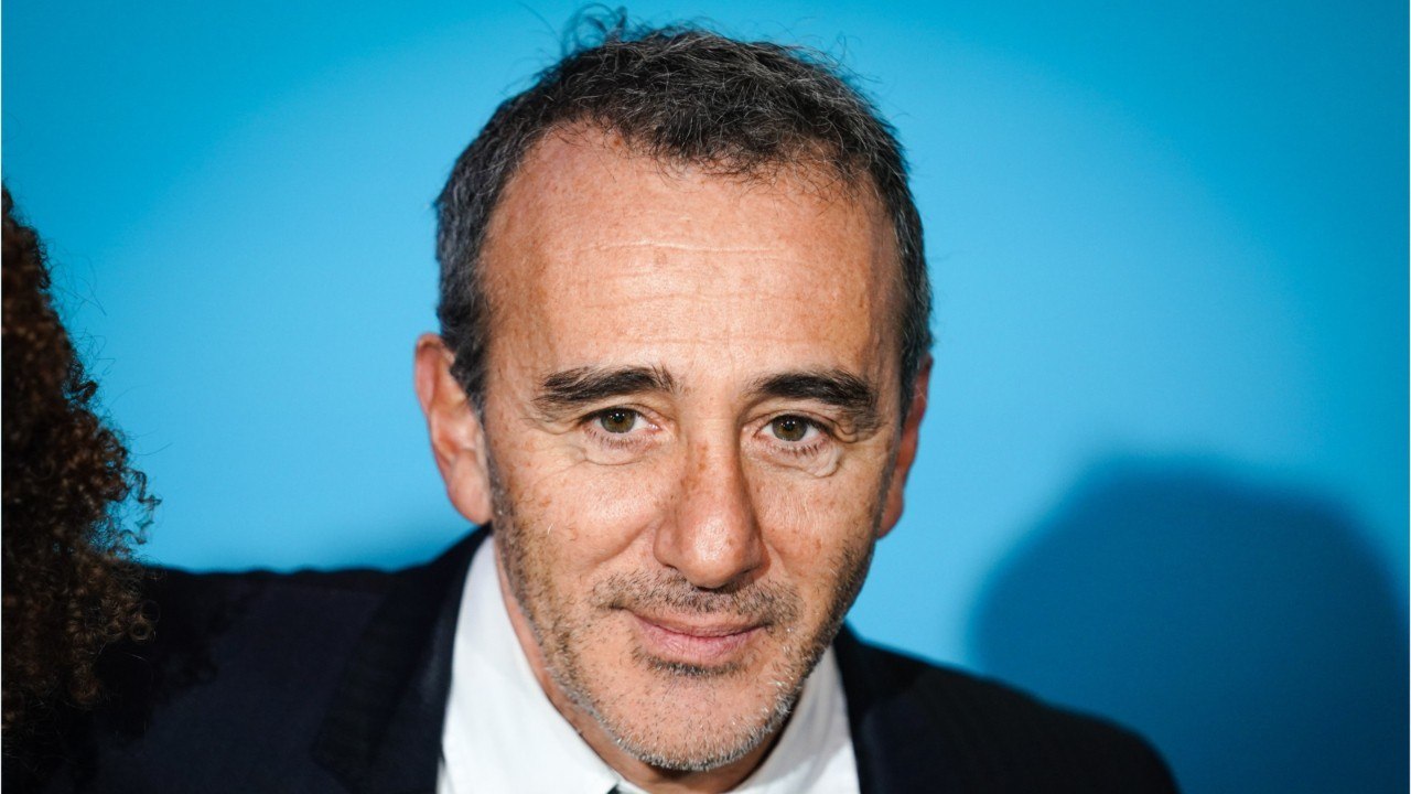 FEMME ACTUELLE - Sur Instagram, Elie Semoun rend un hommage bouleversant à son père décédé il y a un an