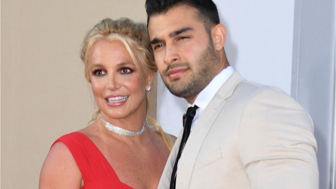 FEMME ACTUELLE - Britney Spears annonce ses fiançailles avec Sam Asghari en dévoilant un énorme diamant