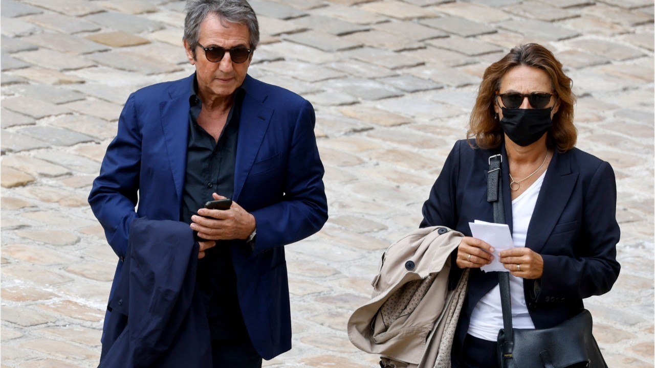 FEMME ACTUELLE - Hommage de Jean-Paul Belmondo : Michel Drucker, Marion Cotillard, Cyril Hanouna... Les stars aux Invalides pour un dernier adieu