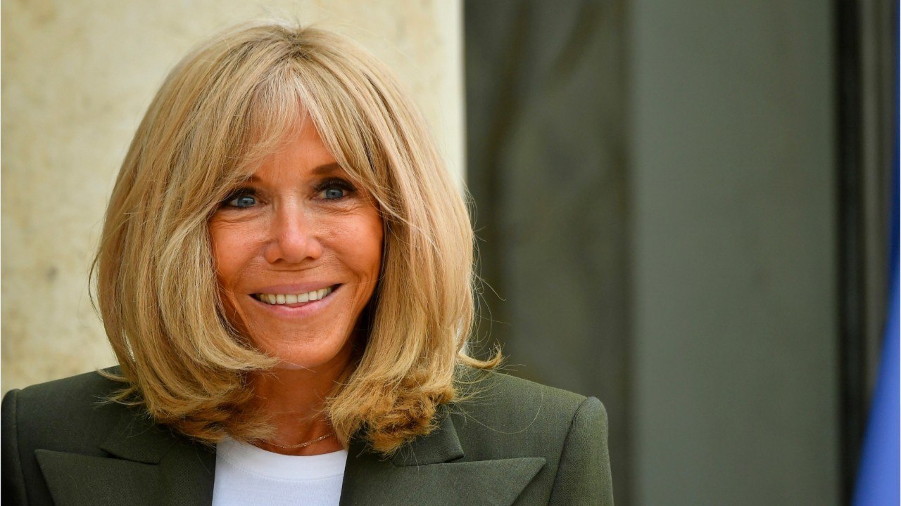 FEMME ACTUELLE - Brigitte Macron : cette autorisation donnée à une amie qui aurait pu ternir sa réputation