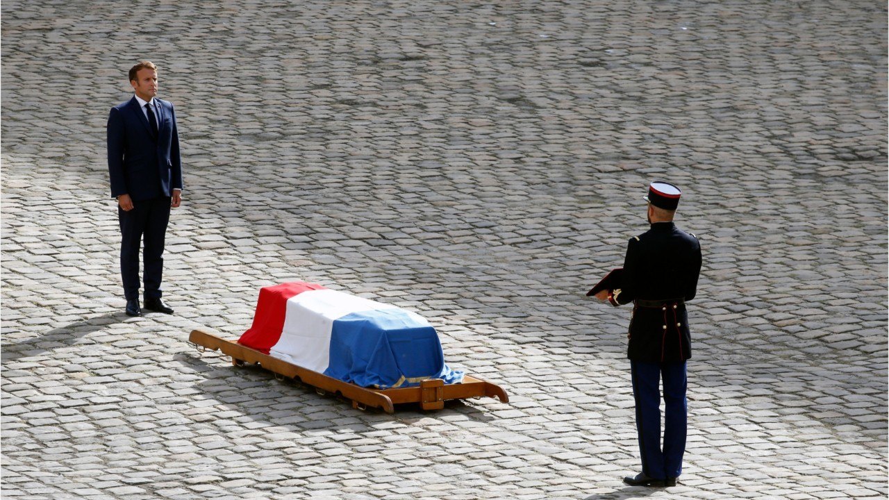 FEMME ACTUELLE - Hommage à Jean-Paul Belmondo : Natty, son ex-femme, très émue " Jean-Paul était un soleil"