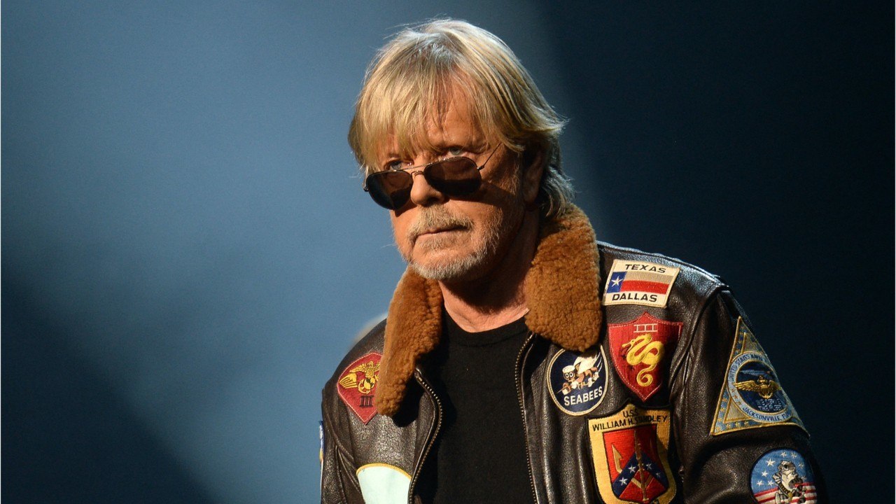 FEMME ACTUELLE - Renaud : ce nouveau problème de santé qui l'empêche de rester debout trop longtemps