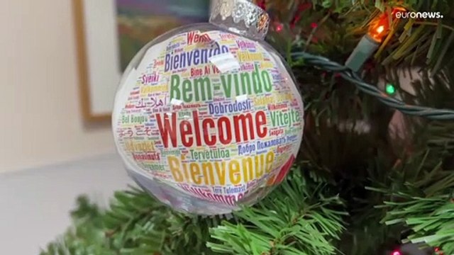 Trabajadores inmigrantes ayudan a los refugiados afganos en California