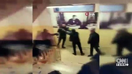 Veli, okul müdürüne saldırdı! | Video Haber