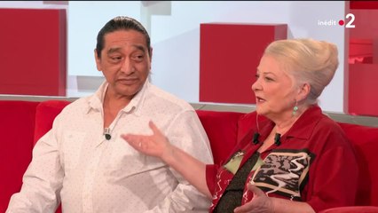 FEMME ACTUELLE - “Vivement dimanche” : Josiane Balasko troublée au moment de raconter sa rencontre avec son mari George Aguilar
