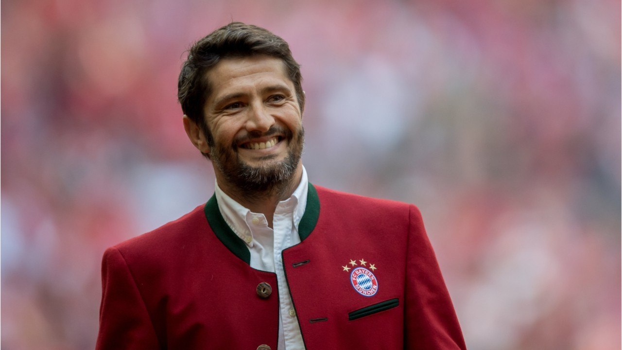 FEMME ACTUELLE - Bixente Lizarazu profite de vacances sportives avec son fils Tximista