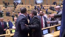 مشادات وعراك بالأيدي في مجلس النواب الأردني لدى مناقشة التعديلات الدستورية