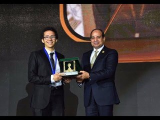 من أرشيف الوطن السيسي يكرم أذكى طفل في العالم بمنتدى الشباب 2017