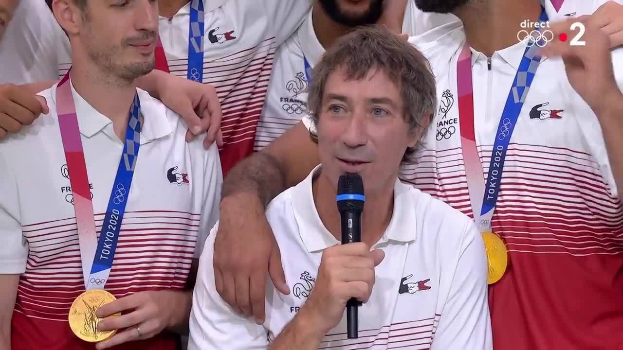 VOICI  La bourde de Cécile Grès à Laurent Tillie qui a fait mourir de rire l’équipe de France de volley-ball