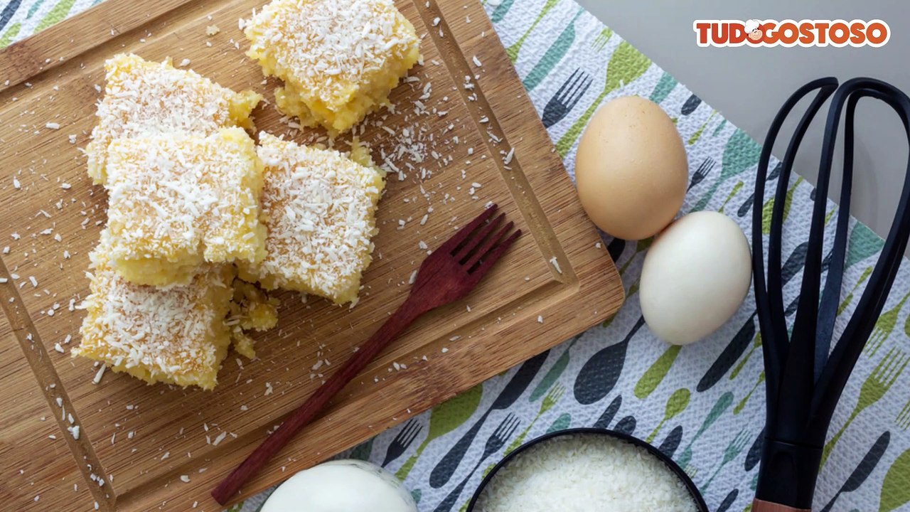 Bolo de fubá com coco