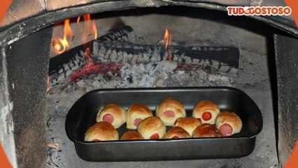 Enroladinho de salsicha assado
