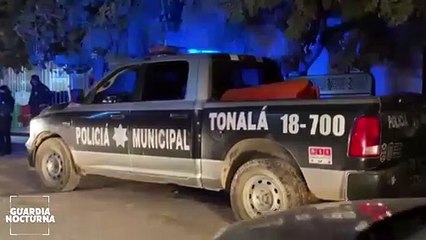 Tải video: Entre la vida y la muerte se debate un hombre que fue baleado en la colonia Altamira de Tonalá