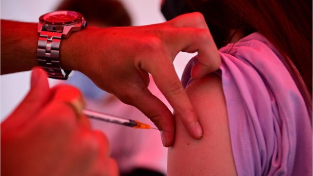 FEMME ACTUELLE - Pourquoi la 3e dose de vaccin n’est pas nécessaire pour tout le monde pour le moment