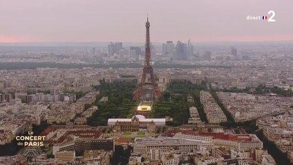 Stéphane Bern : ce détail choc qui a beaucoup amusé les internautes pendant “Le Concert de Paris”