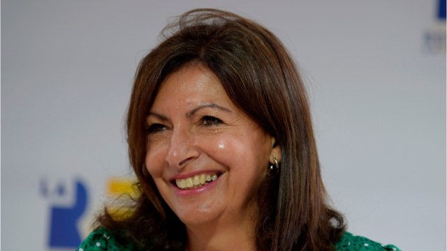 FEMME ACTUELLE - Anne Hidalgo : son fils fait escale à Paris pendant sa traversée de la Seine, elle est très émue