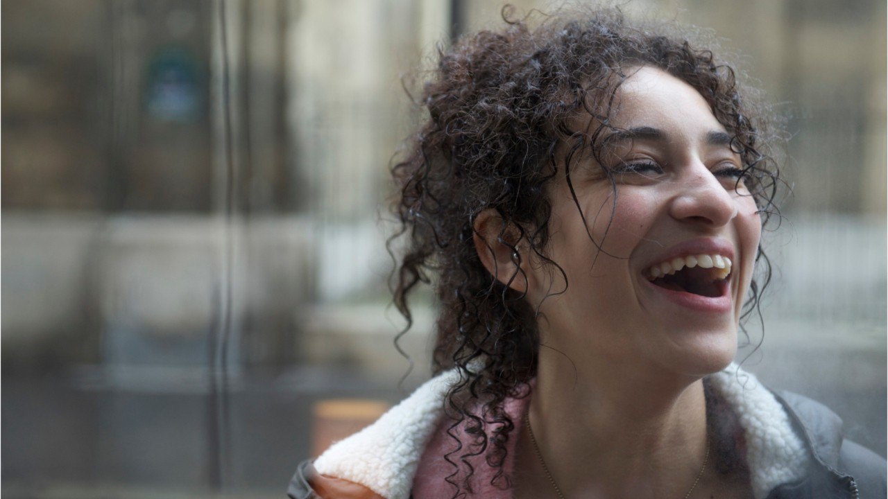 FEMME ACTUELLE - "Des doubles problèmes !" : Camélia Jordana évoque son expérience amoureuse avec une femme