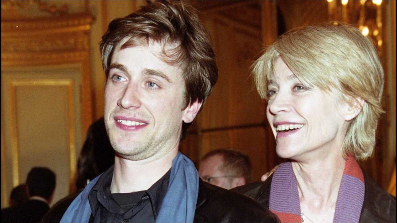 FEMME ACTUELLE - Françoise Hardy a-t-elle parlé de l’euthanasie avec Jacques et Thomas Dutronc ? Elle répond