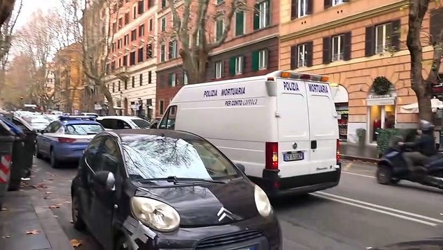 Morti sul lavoro, operaio cade dal settimo piano di un'impalcatura: il sopralluogo della scientifica