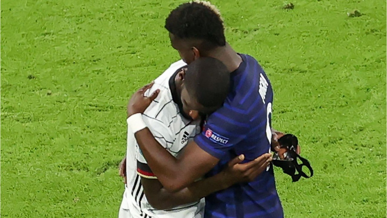 FEMME ACTUELLE - "Euro 2021" : Paul Pogba mordu durant France-Allemagne, les internautes amusés