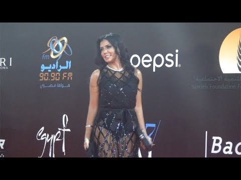 رانيا يوسف تثير الجدل بفستان بـ كاش مايوه في ختام مهرجان القاهرة السينمائي