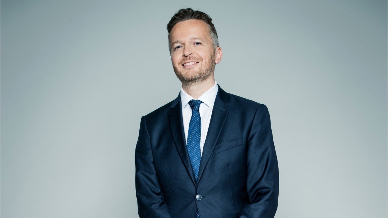 FEMME ACTUELLE - Julien Brun ("Euro 2020") : qui est le nouveau commentateur sportif de TF1 ?