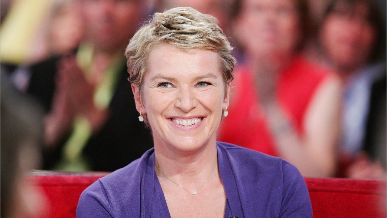 FMME ACTUELLE - Elise Lucet : maman solo, elle se confie sur la relation qu'elle entretient avec sa fille