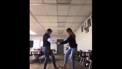 Attend je te montre un petit pas de danse