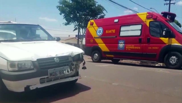 Motociclista fica ferida em colisão com carro na Av. Rocha Pombo