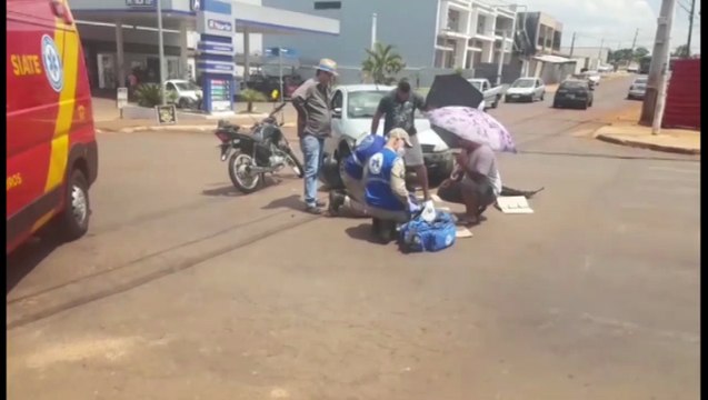 Colisão frontal entre carro e moto deixa deixa jovem de 22 anos ferido no Periolo