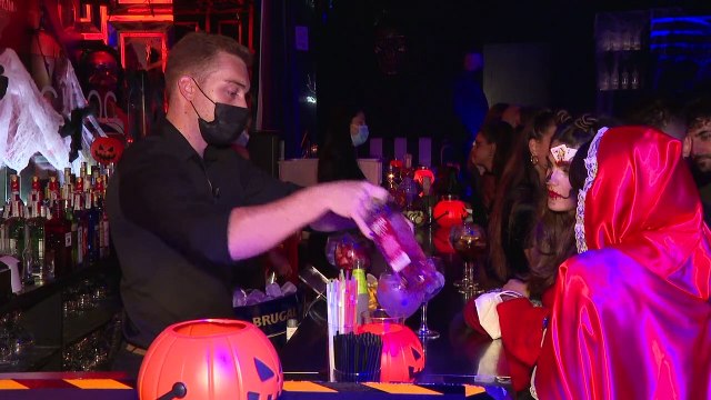 Nueve CCAA establecen toque de queda o el cierre de la hostelería a medianoche