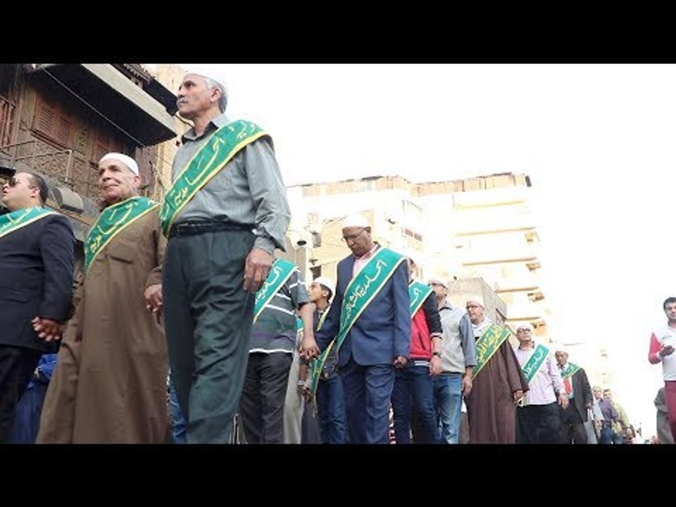 بالابتهالات والذكر والرقص الصوفية يحتفلون بالمولد النبوي في الحسين