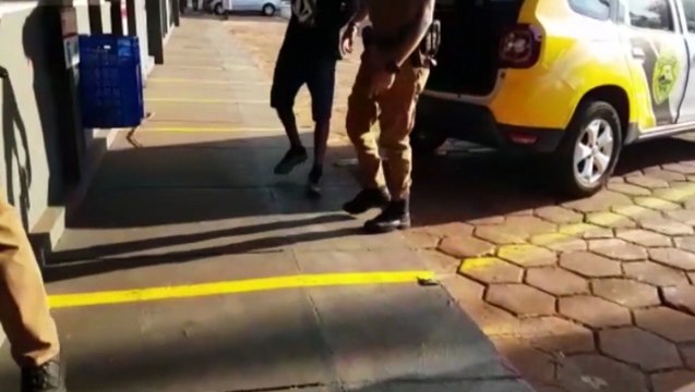 PM detém homem acusado de furtar chinelo em mercado