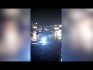 انفجار ماسورة صرف على طريق الأوتستراد وتعطل حركة المرور