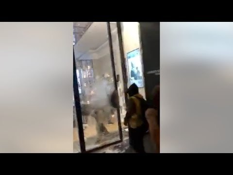 شغب ونهب وتخريب.. مشاهد من احتجاجات السترات الصفراء في باريس