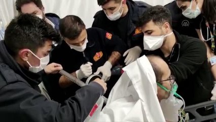 İşçinin sırtına saplanan testere bıçağı itfaiye ekiplerince kesildi