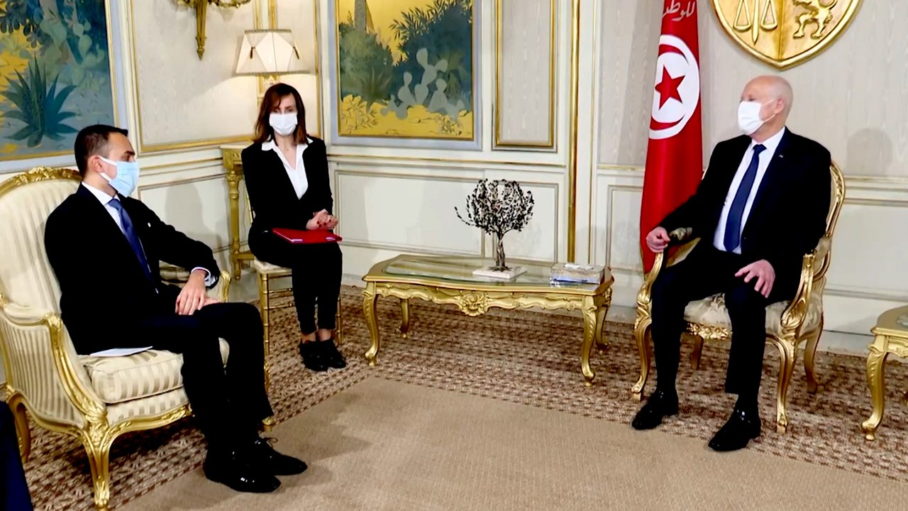تونس.. موازنة بعجز ودون استشارات