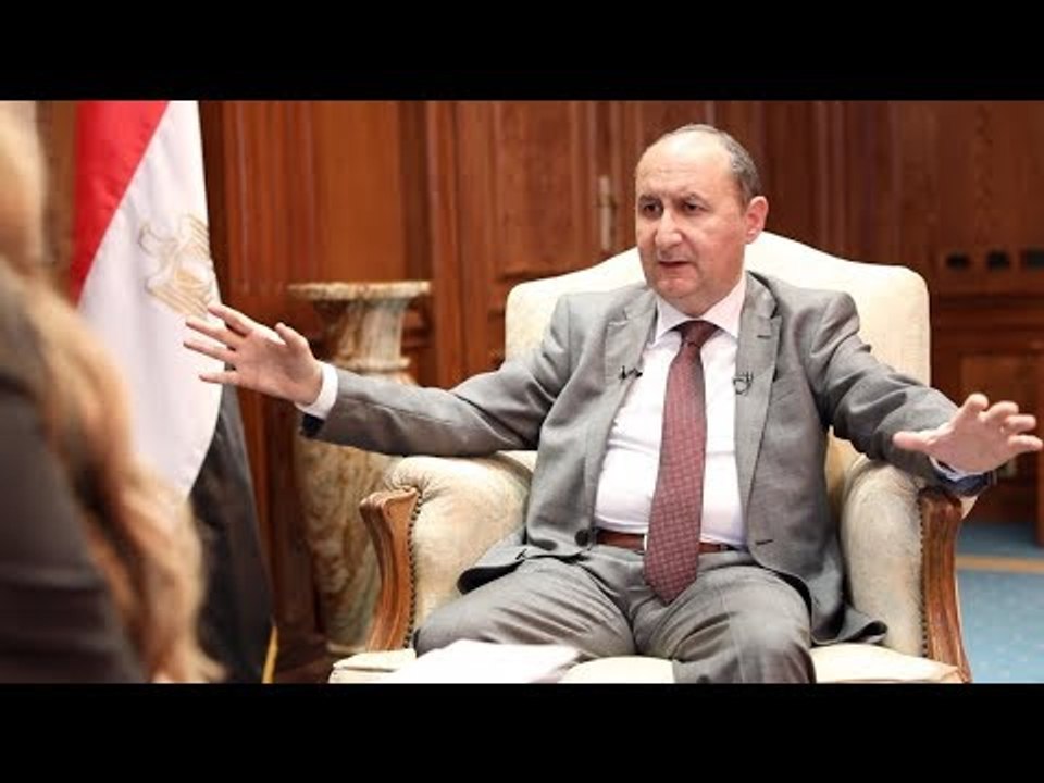 وزير الصناعة يتحدث عن المجمعات الصناعية ومنح الأراضي للمستثمرين