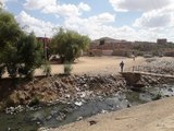 مصرف السيل بأسوان هنا يبدأ تلويث نهر النيل بالصرف الصحى