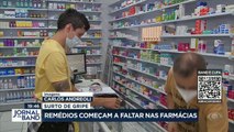 O surto de gripe tem provocado uma corrida por remédios, que já começam a faltar nas farmácias.