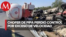 Pipa cargada con gas LP vuelca sobre la México-Pirámides en Nopaltepec