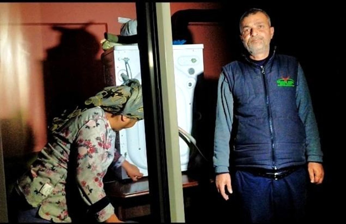 Edirne'de sel felaketi: Mahsur kalan aile ev eş...