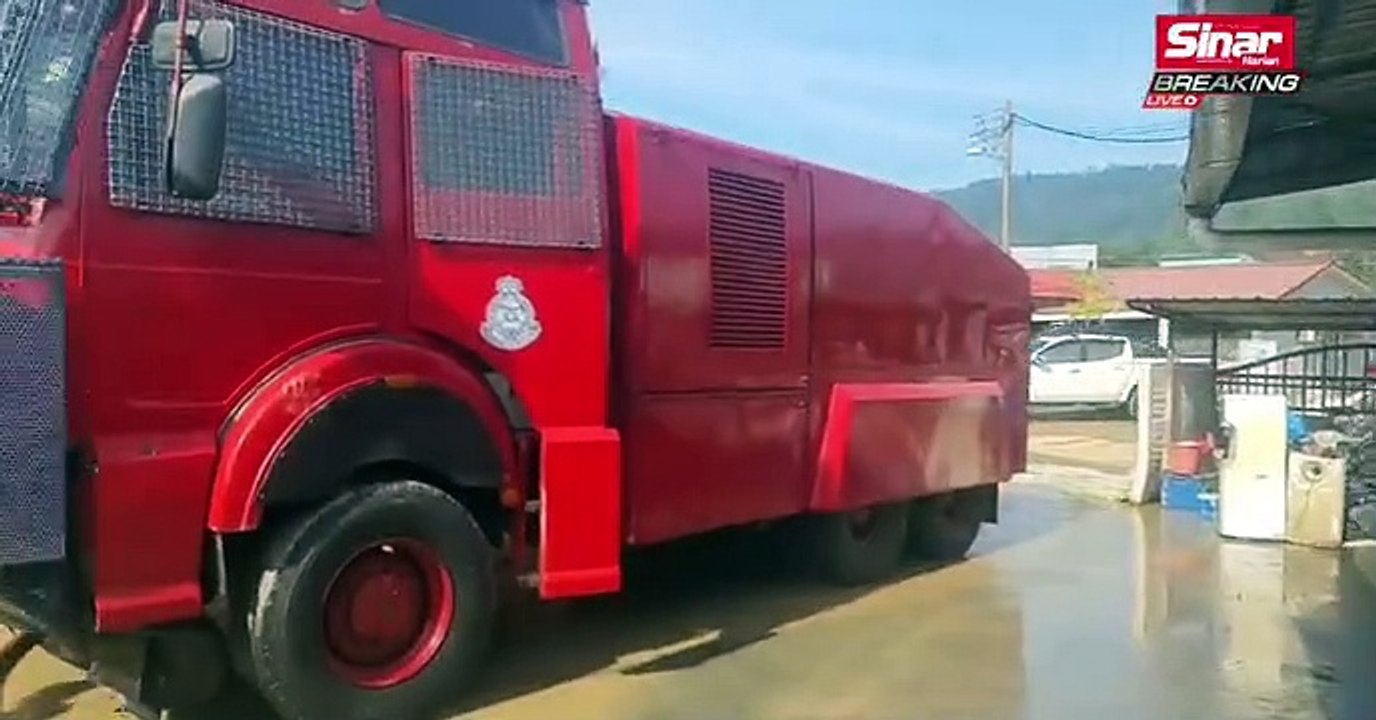 [LIVE] Tinjauan kerja pasca banjir di Hulu Langat oleh Pasukan Simpa gonan Persekutuan (FRU) bersama Tentera Darat  Malaysia (TDM)