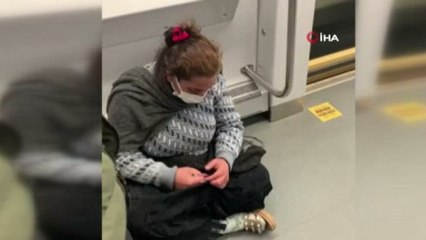 Dilenerek topladığı paraları metroda saydı, görenler şaşkına döndü