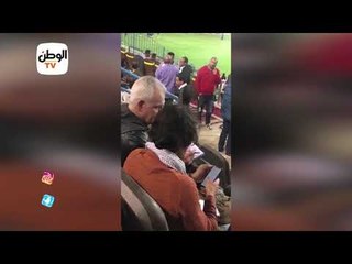 أجيري يدون ملاحظاته من مدرجات الأهلي و إنبي