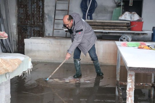 Sel mağduru esnaf, iş yerine gelince şok yaşadı