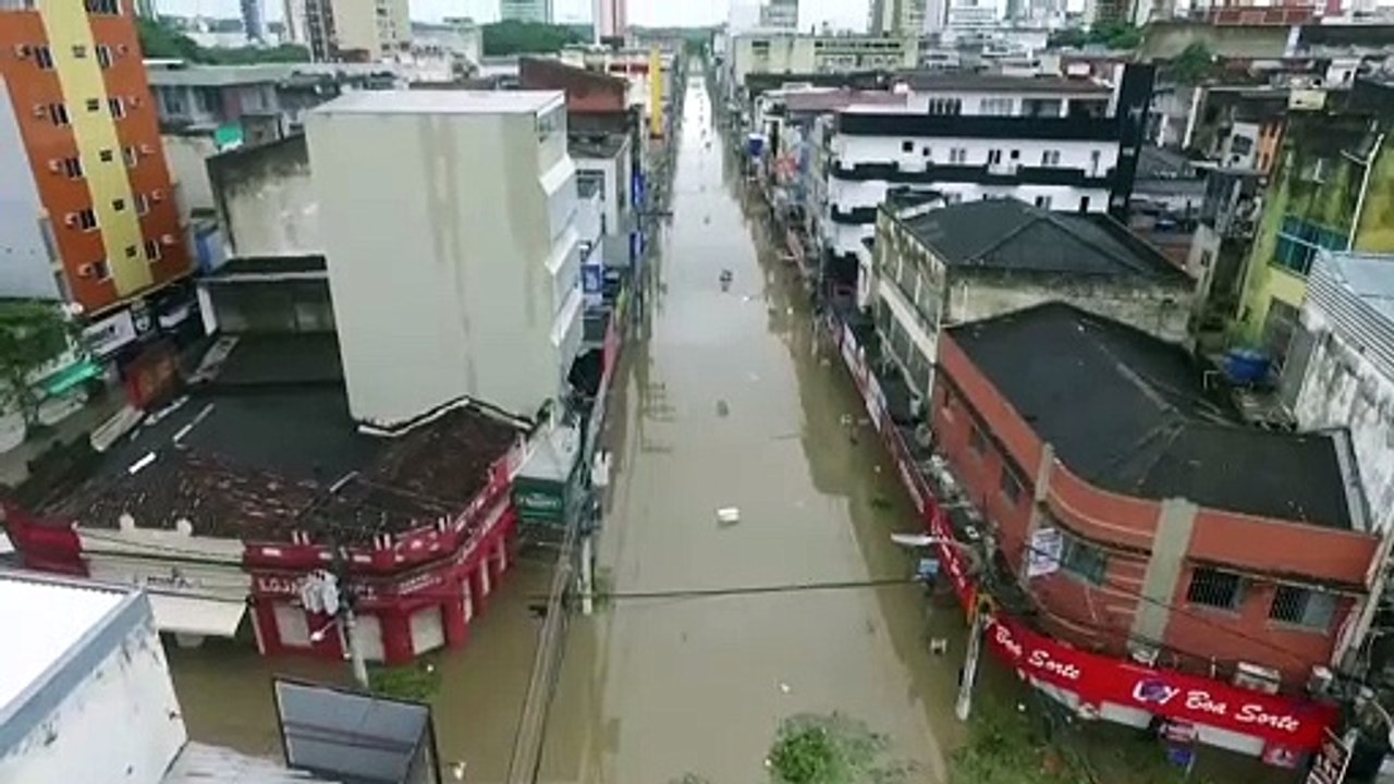 Cheias no Brasil fazem 34 mil desalojados e vítimas mortais estão a subir