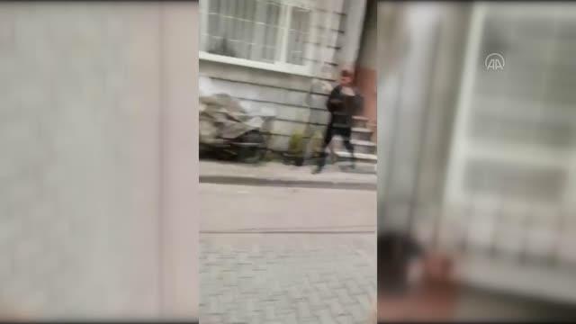 Son Dakika | Fatih'te bir apartmanın teras katında çıkan yangın hasara neden oldu