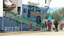 Geo Barents, lo sbarco di 558 migranti nel porto di Augusta: oltre 100 i minori non accompagnati
