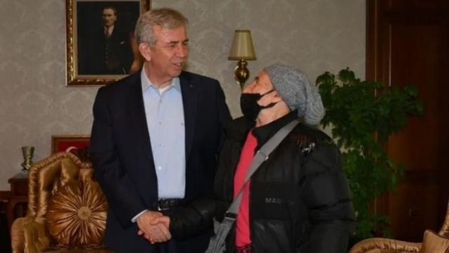 Mansur Yavaş, ekonomiye dair yorumlarıyla gündem olan Zehra Teyze ile bir araya geldi