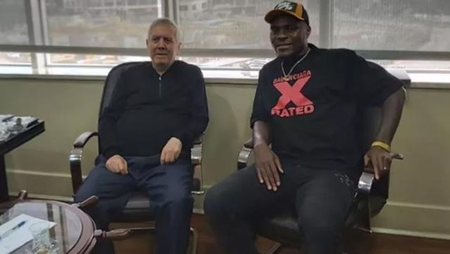 Dava kararı sonrası Aziz Yıldırım'a sürpriz ziyaret! Taraftar yağmur gibi beğeni yağdırdı